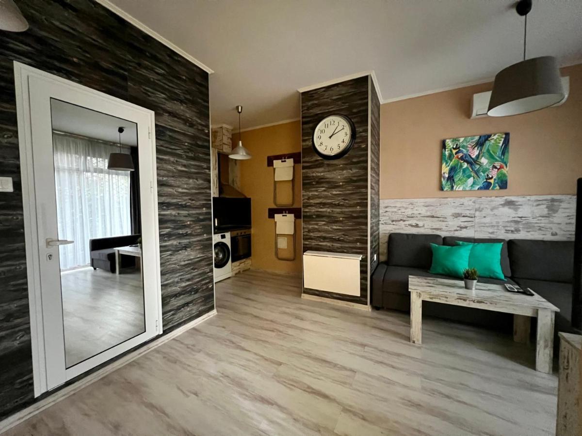 Flower House 1 Apartment